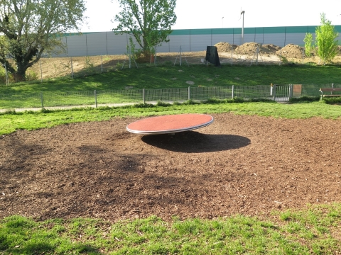 Große Drehscheibe am Kinderspielplatz in 1100 Johanna Benda Park - von FREISPIEL gebaut