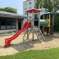 Seitenansicht Spielkombination Simmeringer Haupstraße 30-34