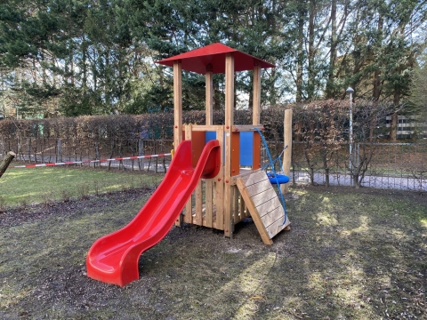 Kleinkinder Spielkombi Sunflower Vorderansicht am Spielgelände