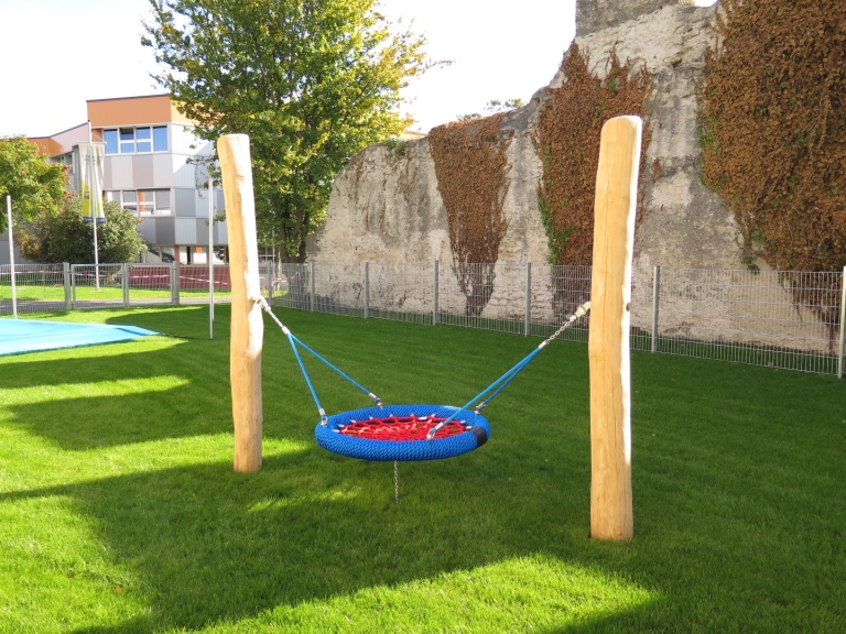 Kleinkinderschaukel mit Nestkorb für Kindergarten kaufen