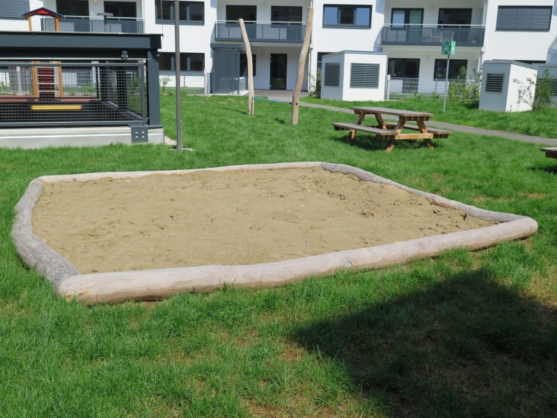 Liegende Sandmuldeneinfassung von FREISPIEL