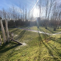 Erlebnisspielplatz mit Kletterpark und Bodentrampolin für Kinder