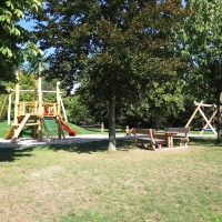 Übersicht Spielplatz individuell gestaltet und konstruiert im Wald