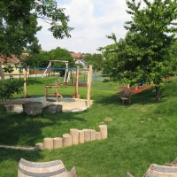 Wunderschöner Spielplatz für Kinder in der Anlage