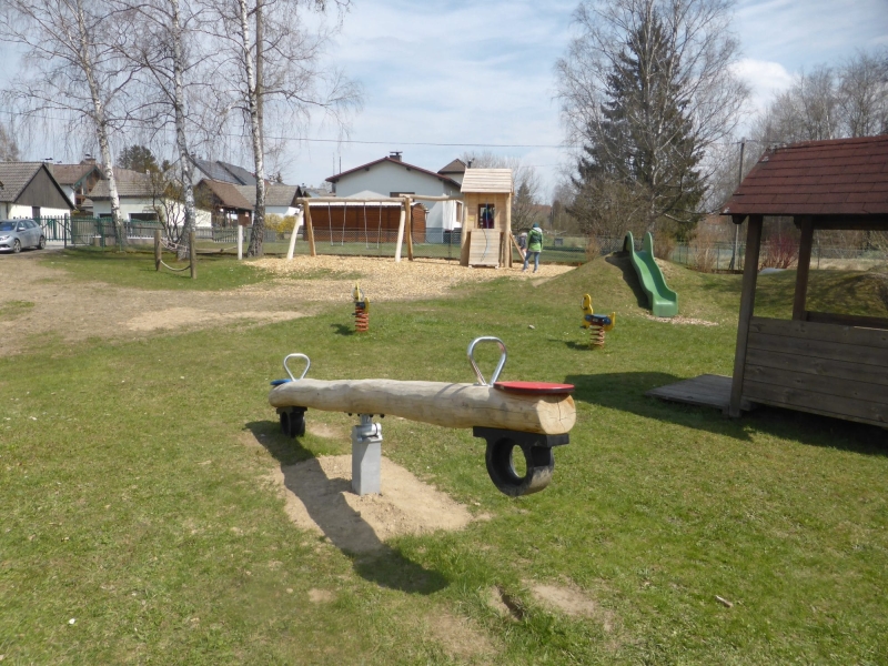 Balkenwippe am Spielplatz