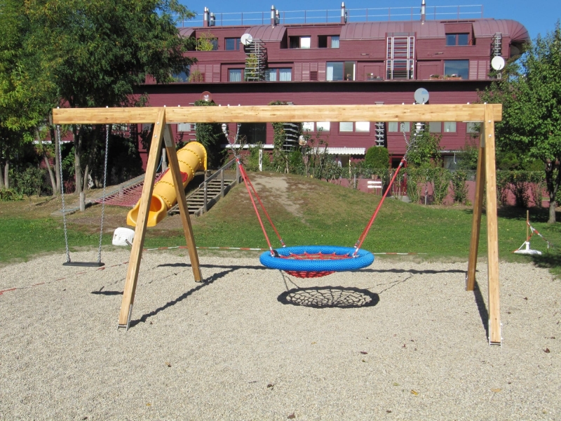 Nestschaukel mit 100 Durchmesser auf Kinderspielplatz