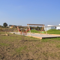 Großer neuer Spielplatz von FREISPIEL im Garten vom Kindergarten