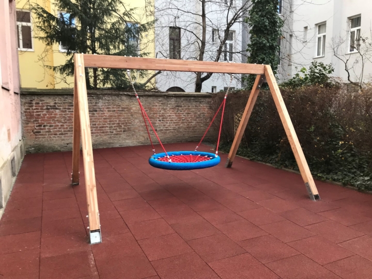 Nestschaukel 100 cm Smile Premium am Holzgestell für Kinder