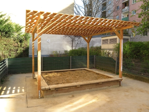 Holzpergola Schattenanlage Smile Basic von FREISPIEL, dem Spielplatzbauer aus Wien und Umgebung, kaufen