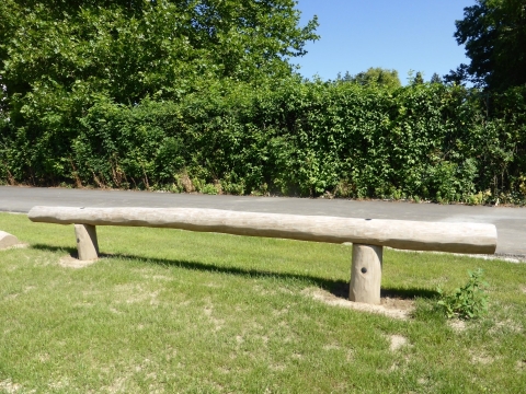 Balancierbalken einfach für Kinder auf dem Spielplatz