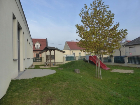 Spielplatz Göttlesbrunn, Hauptstraße