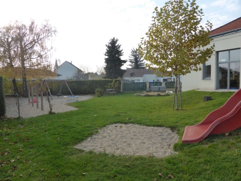 Spielplatz Göttlesbrunn, Hauptstraße