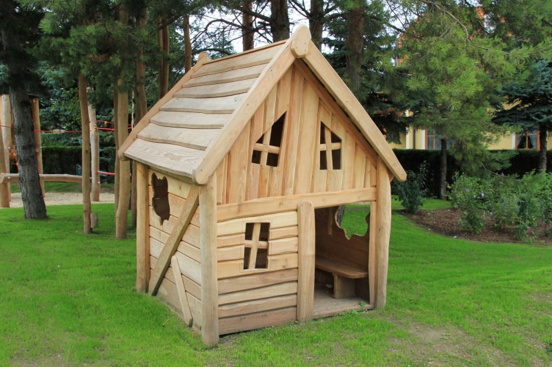 Spielhaus aus Robinie für Spielplatz