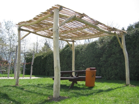 Sicht von unten Sonnenschutz Pergola mit Holzlatten