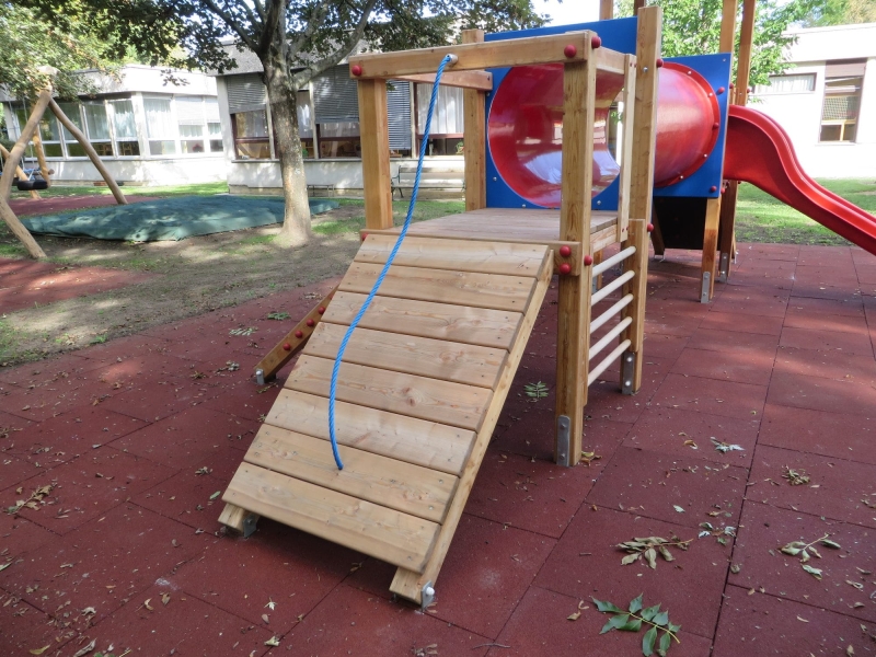 Doppelturmanlage Lukas von FREISPIEL auf dem Spielplatz