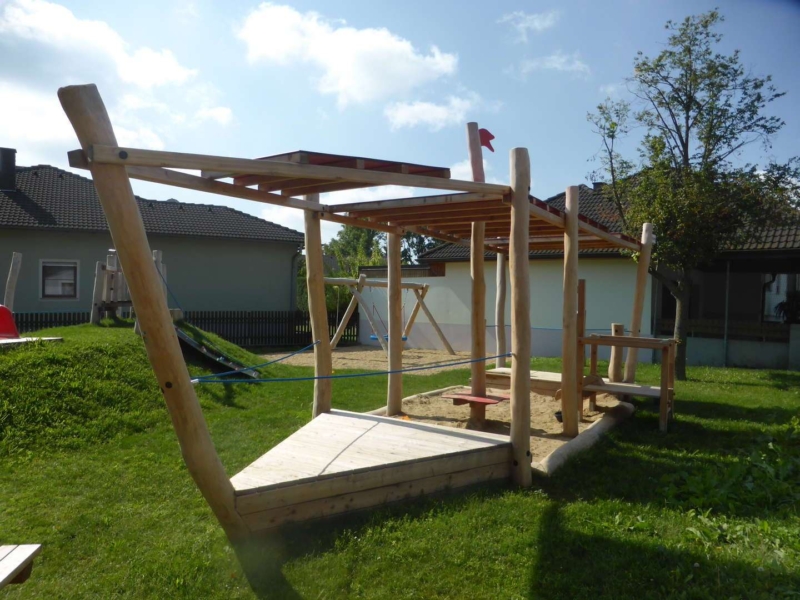 Sandspielschiff für Kinder aus Holz